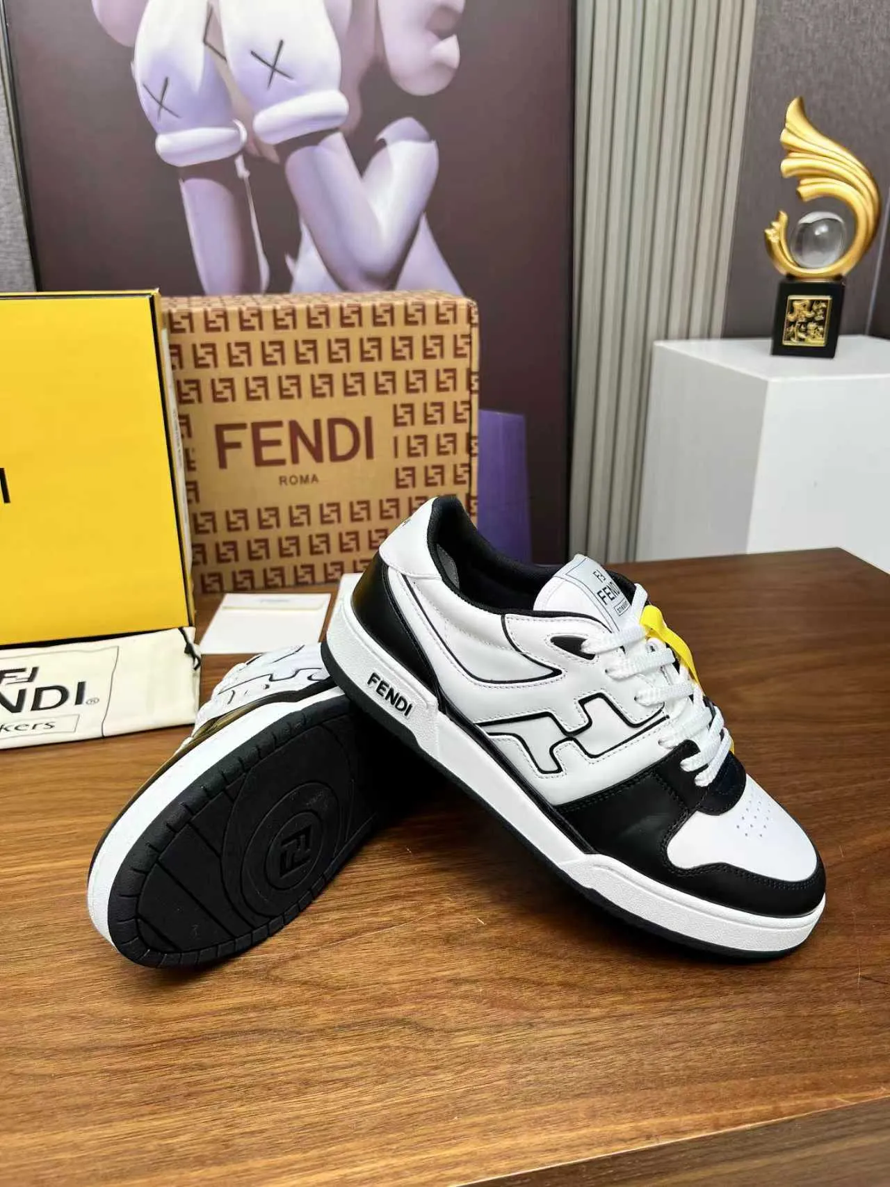 Factory price 660💰 Fendi·Fendi⛳️Hot-selling 35--45 couple model👫 FD match Original purchase for RMB14340 One-to-one reproduction Designer Kim Jones's first sneaker fendi match and Donkey brand Trainer basketball sneakers, fresh blood injected with FF retro design Super good-looking and versatile, the upper is made of cowhide and cowhide splicing combination, with concave and convex double F on the side The logo lining is made of terry velvet 🤗Super soft on the feet, lightweight and comfortable to match with a sweatshirt, original full package! ✦ Fabric: cowhide + cowhide color matching ✦ Lining: original terry velvet lining ✦ Sole: original molded multi-color color matching sole ✦ Sole: mesh injection molding pad ✦ Sole thickness: 3.5cm ✦ Female size: 35--40, female 40 customized ✦ Male size: 39--45, male 45 customized